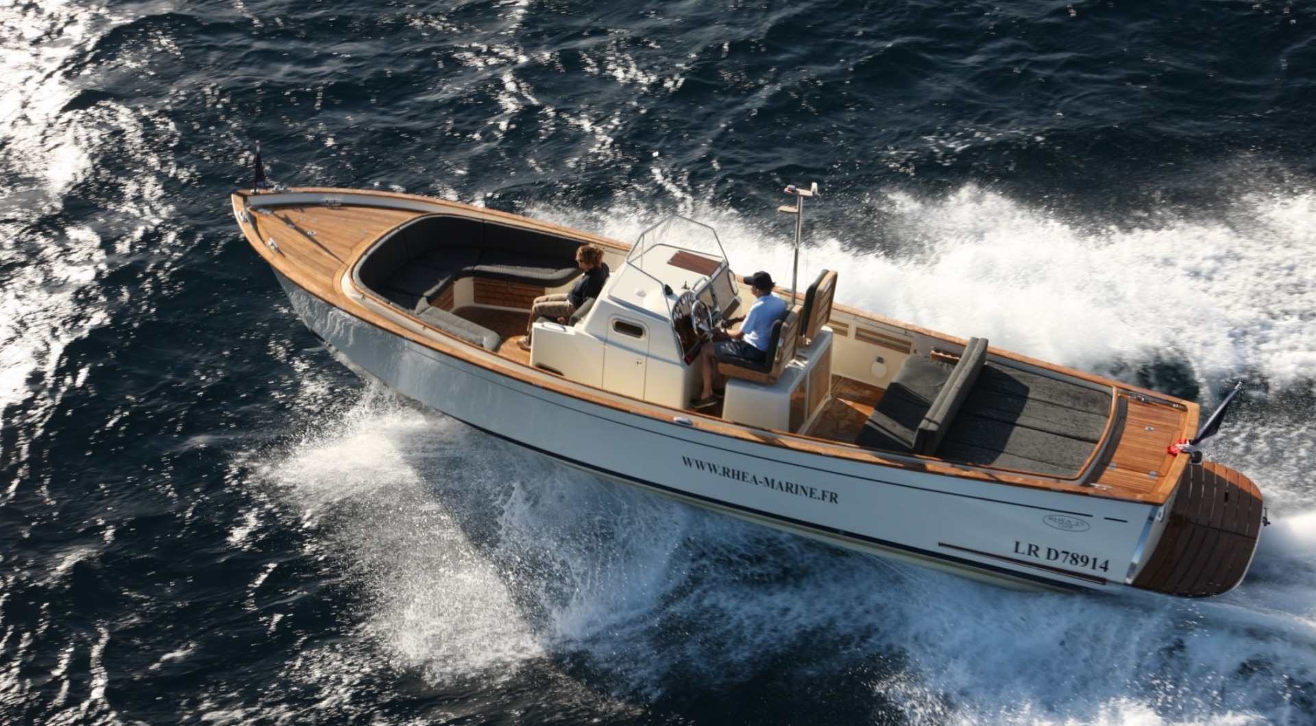 Rhea Marine, Open range