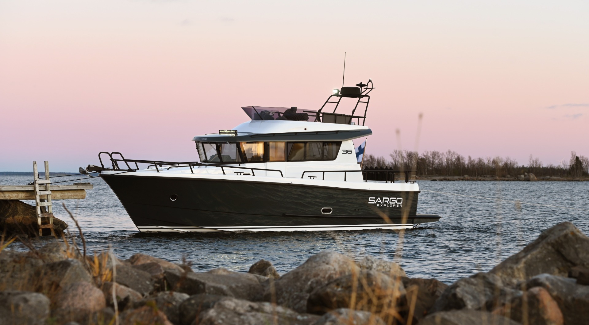 Rhea Marine, Open range